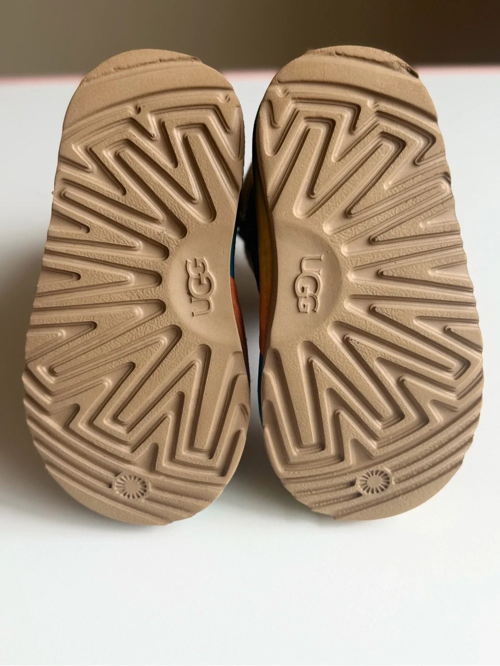 UGG Classic Short II Rainbow Trim Chestnut Boots Toddler Girls Size 7